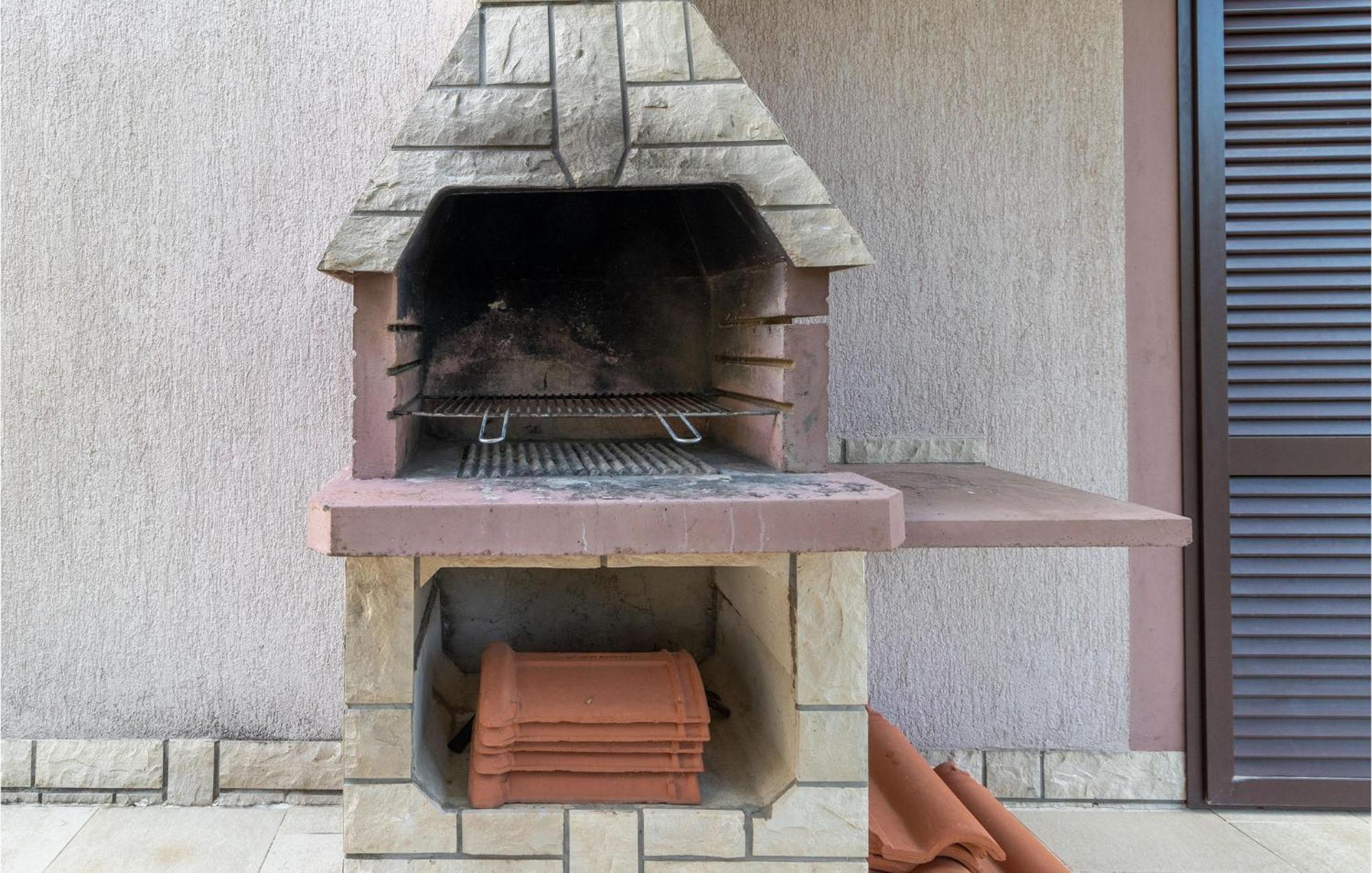 1 Bedroom Cozy Apartment In Jadranovo Exterior foto